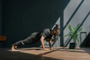 10 Exercícios para Construir Força sem Academia