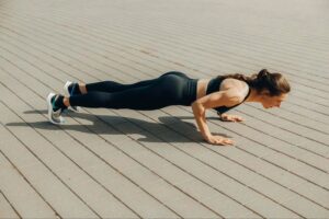 5 Exercícios Essenciais para Fortalecer o Core e Potencializar seu Treino